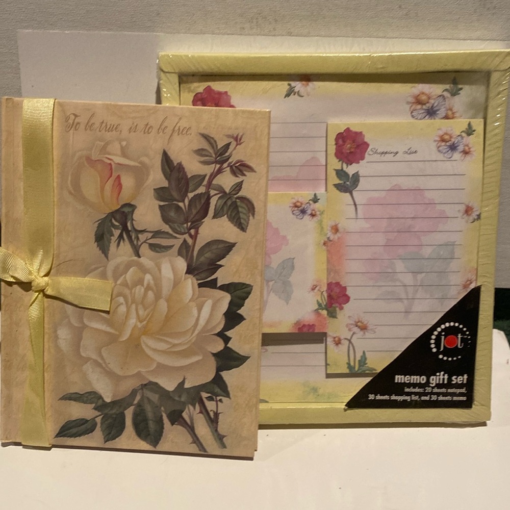 NWT Memo Gift Set & Journal